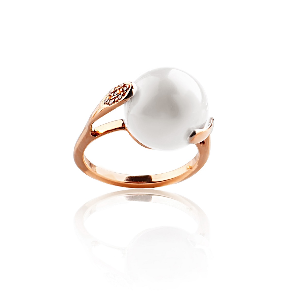 Золотое кольцо Венетто с крупной белой жемчужиной