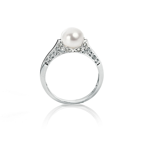 Серебряное кольцо Совершенство с белой жемчужиной 