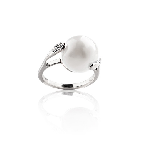 Золотое кольцо Венетто с белой жемчужиной и бриллиантами